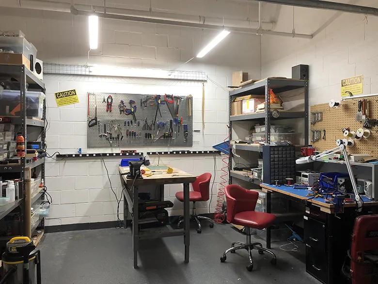 The Difference Between Mechanical and Electrical Engineering at Mako 1 An inside look into our working stations!